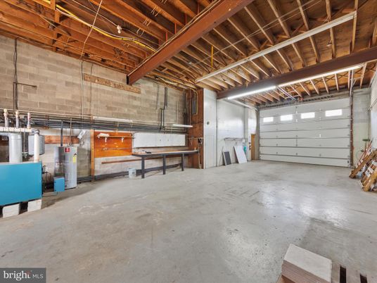 Garage, Interior, Wooden Beams