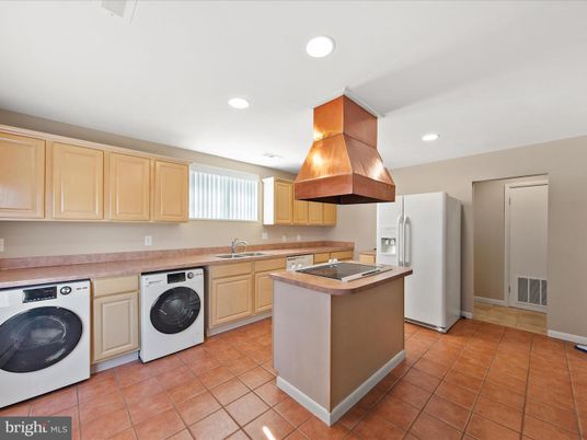 Interior, Kitchen, Recessed Lighting, Washer