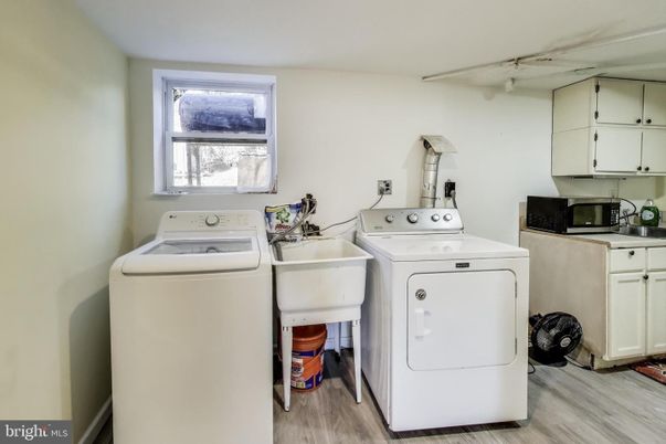 Interior, Utility Closets, Washer, Wood Texture Flooring
