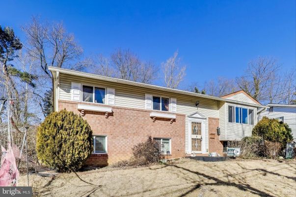Exterior, Facade, Brick Facade, Raised Ranch