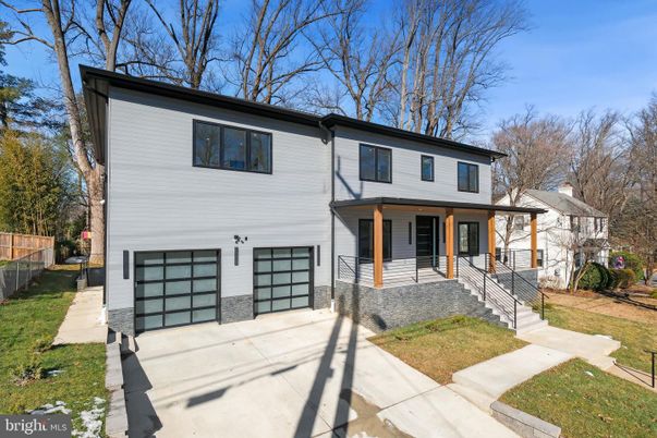 Attached, Exterior, Facade, Raised Ranch