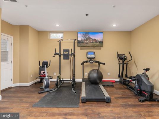 Fitness Equipment, Interior, Recessed Lighting, Wood Texture Flooring