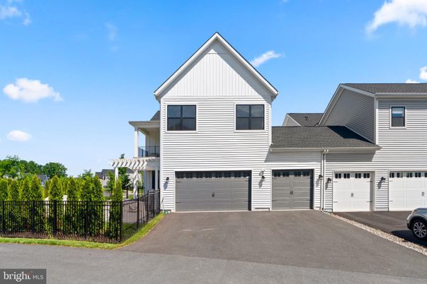 Attached, Exterior, Facade, Farmhouse