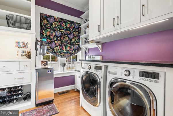 Interior, Washer, Wood Texture Flooring