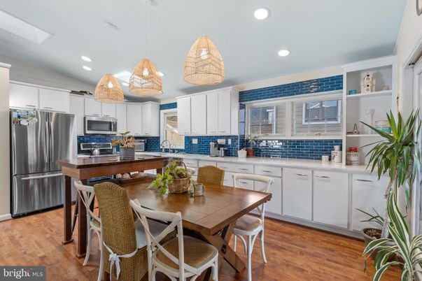 Dining room, Interior, Kitchen, Pendant Lights, Recessed Lighting, Stainless Steel Appliances, Wood Texture Flooring