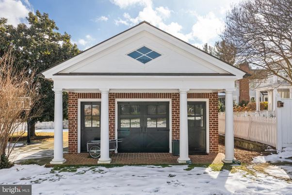Exterior, Facade, Brick Facade, American Craftsman