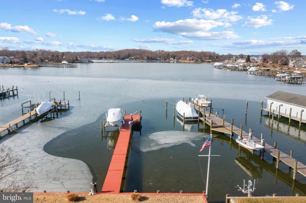 Exterior, Lake