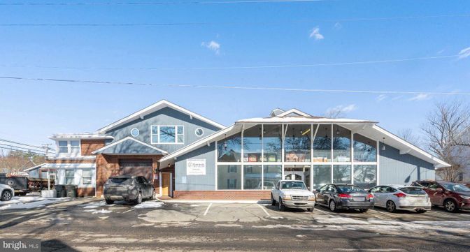 Exterior, Facade, Brick Facade, Modern