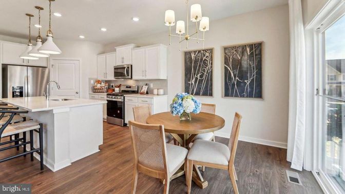 Dining room, Interior, Kitchen, Pendant Lights, Recessed Lighting, Stainless Steel Appliances, Wood Texture Flooring