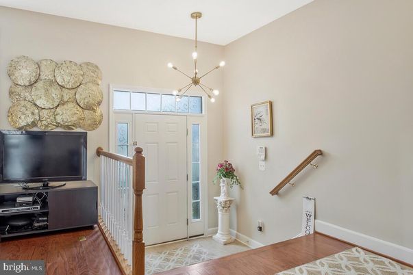 Interior, Pendant Lights, Wood Texture Flooring