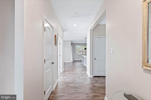 Interior, Pendant Lights, Recessed Lighting, Wood Texture Flooring