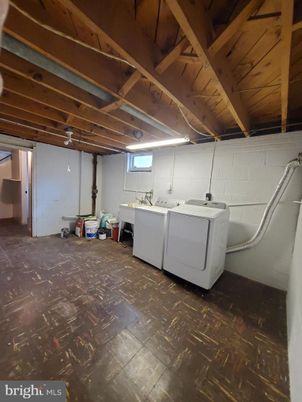 Interior, Washer, Wooden Beams