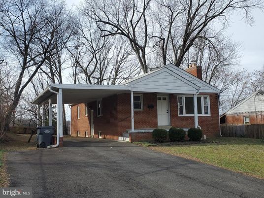 Exterior, Facade, Brick Facade, Split Level