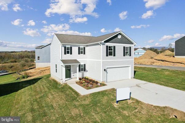 Attached, Exterior, Facade, Farmhouse