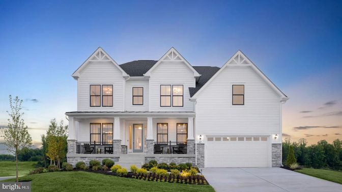 Attached, Exterior, Facade, Farmhouse