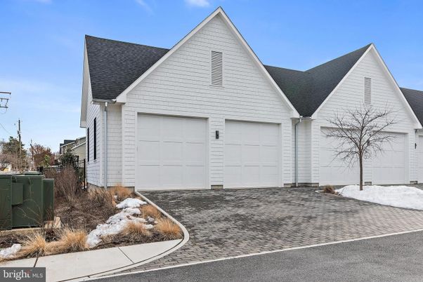 Attached, Detached Garage, Exterior, Facade, Farmhouse