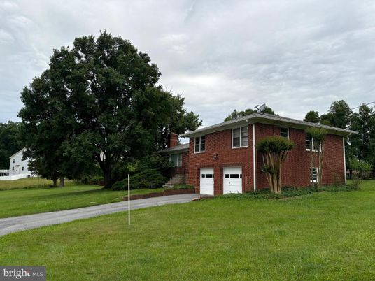 Attached, Backyard, Exterior, Facade, Brick Facade, Split Level