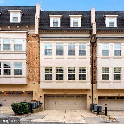 Attached, Exterior, Facade, Rowhouse