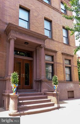 Exterior, Facade, Brownstone