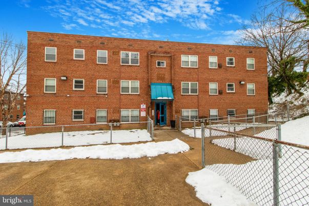 Exterior, Facade, Brick Facade, Rowhouse