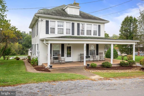 Exterior, Facade, American Foursquare
