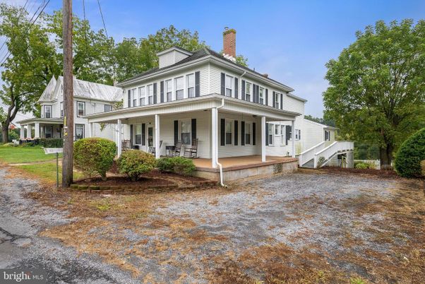 Backyard, Exterior, Facade, Queen Anne Victorian