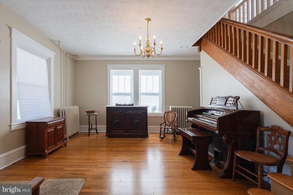 Chandelier, Dining room, Interior, Piano, Wood Texture Flooring