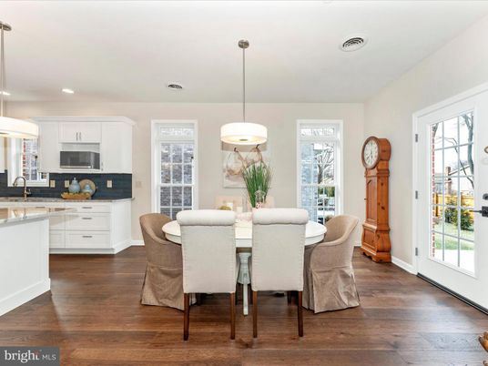 Dining room, Interior, Kitchen, Pendant Lights, Recessed Lighting, Wood Texture Flooring