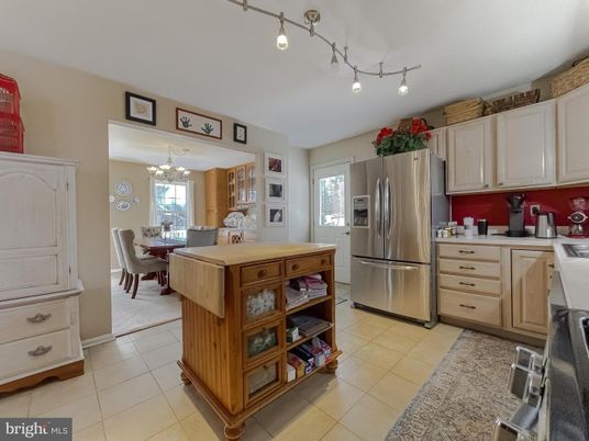 Chandelier, Dining room, Interior, Kitchen, Stainless Steel Appliances