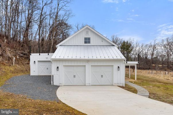 Detached Garage, Exterior