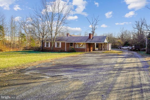 Attached, Backyard, Exterior, Facade, Brick Facade, Cape Cod