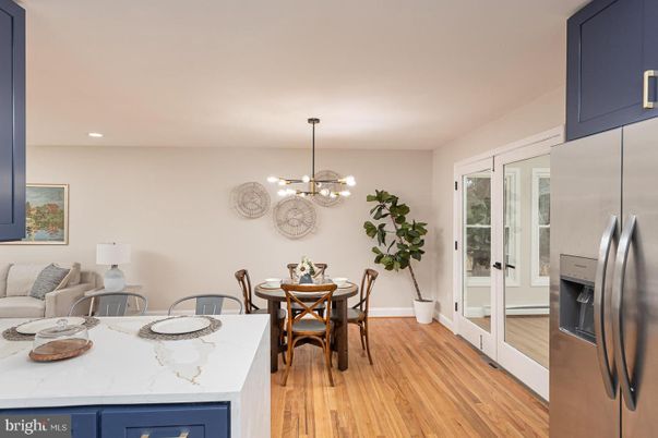 Dining room, Interior, Kitchen, Pendant Lights, Recessed Lighting, Wood Texture Flooring
