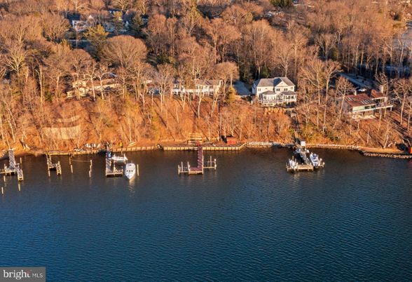 Exterior, Lake