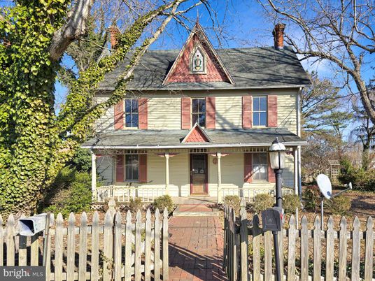 Exterior, Facade, Queen Anne Victorian