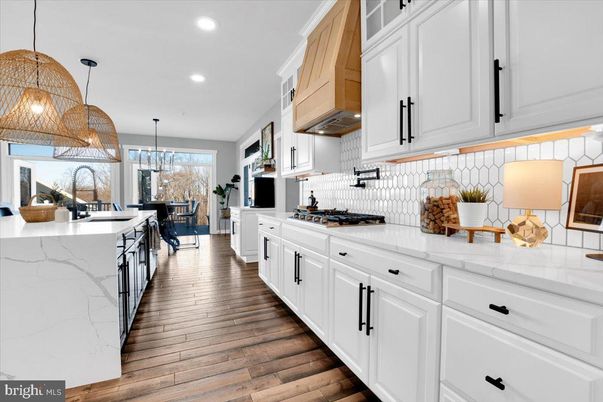 Dining room, Interior, Kitchen, Pendant Lights, Recessed Lighting, Wood Texture Flooring
