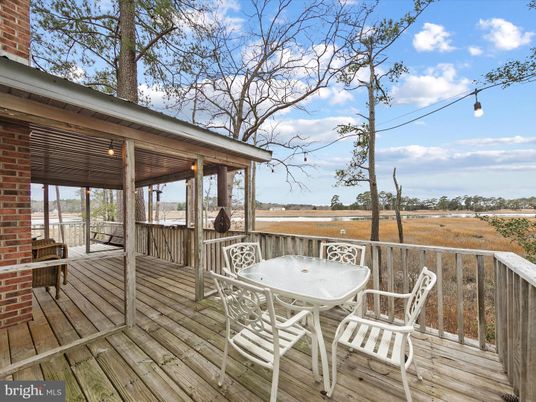 Exterior, Wood Texture Flooring