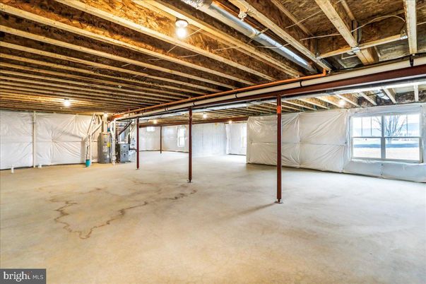 Garage, Interior, Wooden Beams