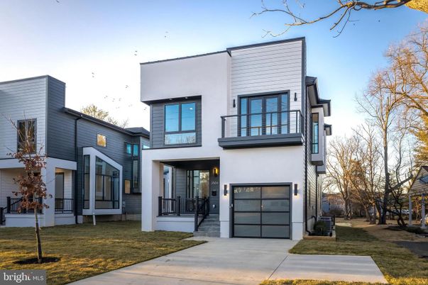 Attached, Exterior, Facade, Modern