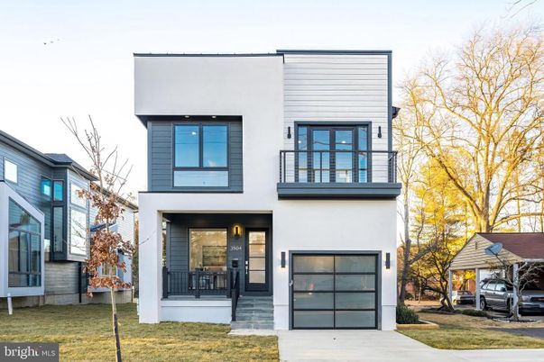 Attached, Exterior, Facade, Modern