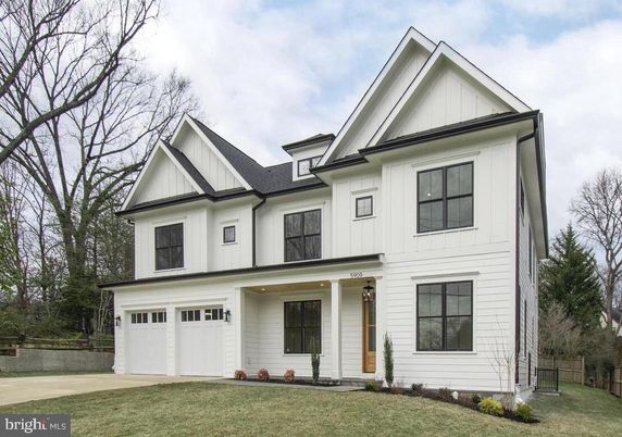 Attached, Exterior, Facade, Farmhouse