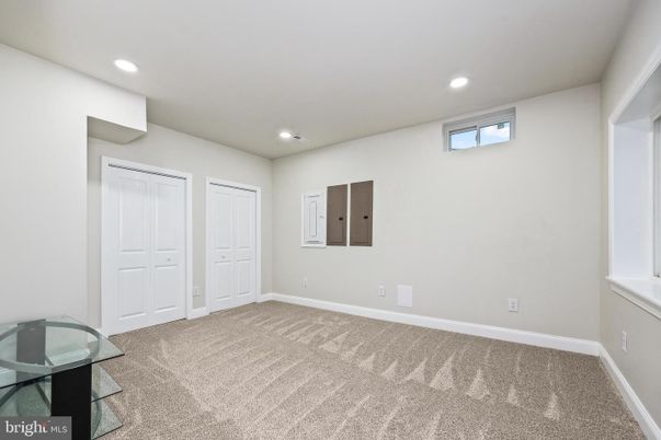 Empty room, Interior, Recessed Lighting