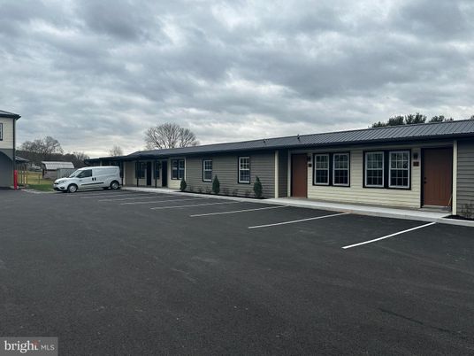 Attached, Exterior, Facade, Ranch