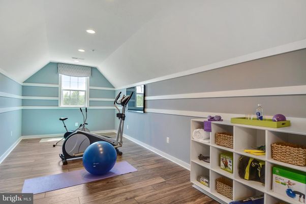 Fitness Equipment, Interior, Recessed Lighting, Wood Texture Flooring