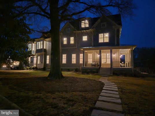 Backyard, Exterior, Facade, Queen Anne Victorian