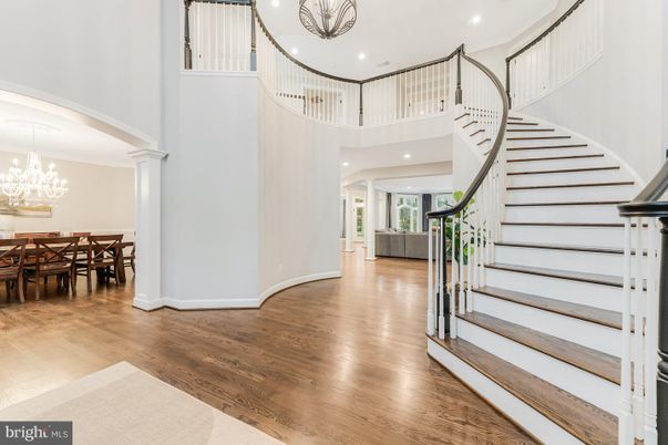 Chandelier, Dining room, Interior, Recessed Lighting, Wood Texture Flooring