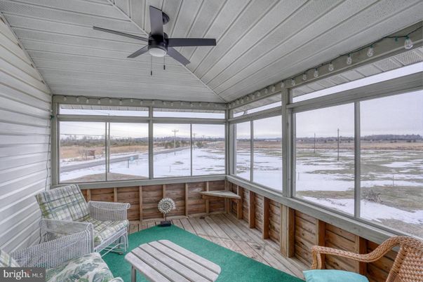 Interior, Sun Room, Water