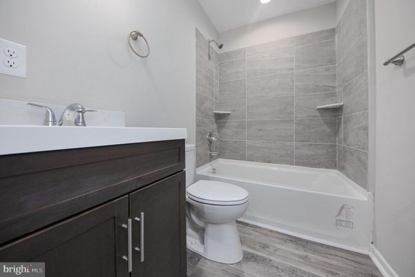Bathroom, Interior, Recessed Lighting, Wood Texture Flooring