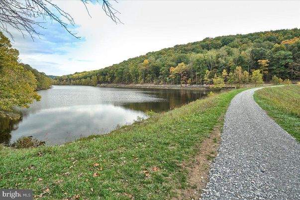 Exterior, Lake