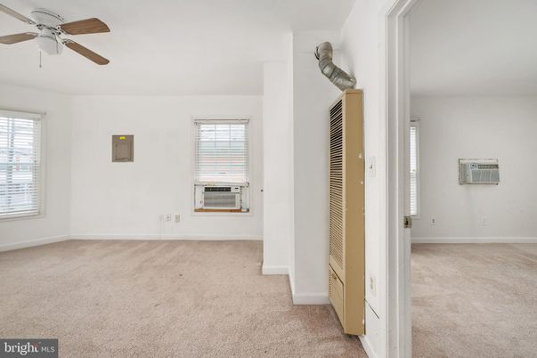 Empty room, Interior
