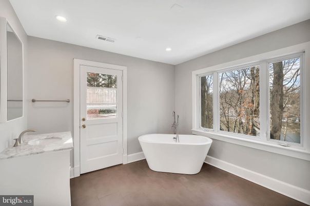 Bathroom, Free Standing Baths, Interior, Recessed Lighting